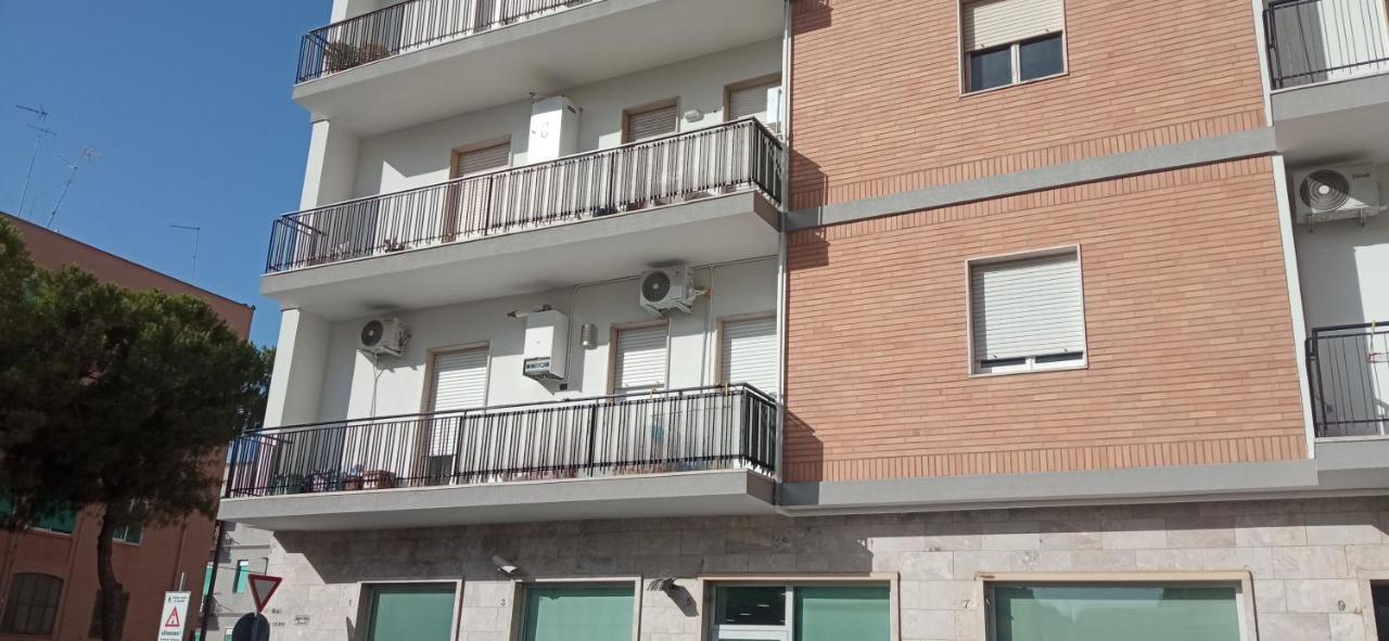Family Apartment Brindisi Buitenkant foto